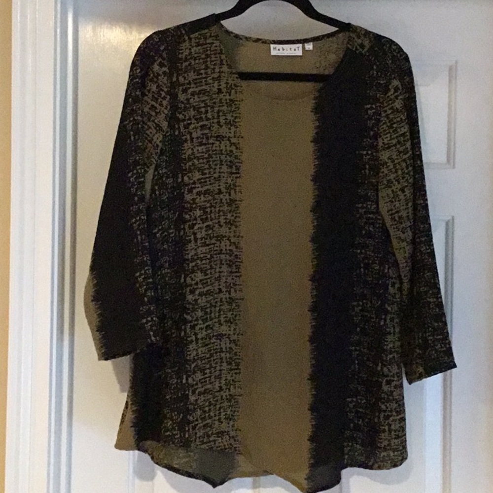 Habitat 3/4 sleeve, rayon & nylon top